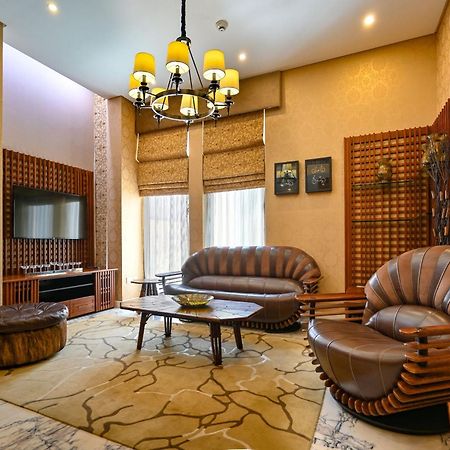 Palavra Resort Manama Ngoại thất bức ảnh A living room in a house