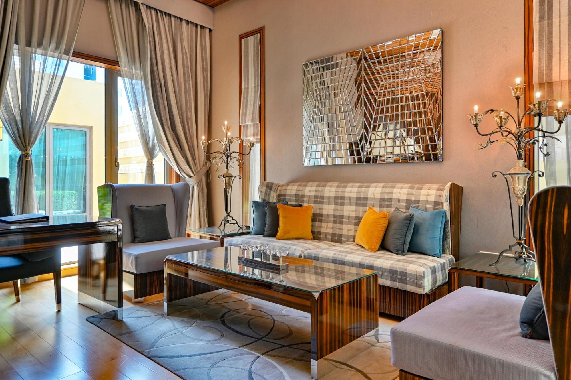 Palavra Resort Manama Ngoại thất bức ảnh A living room at the hotel
