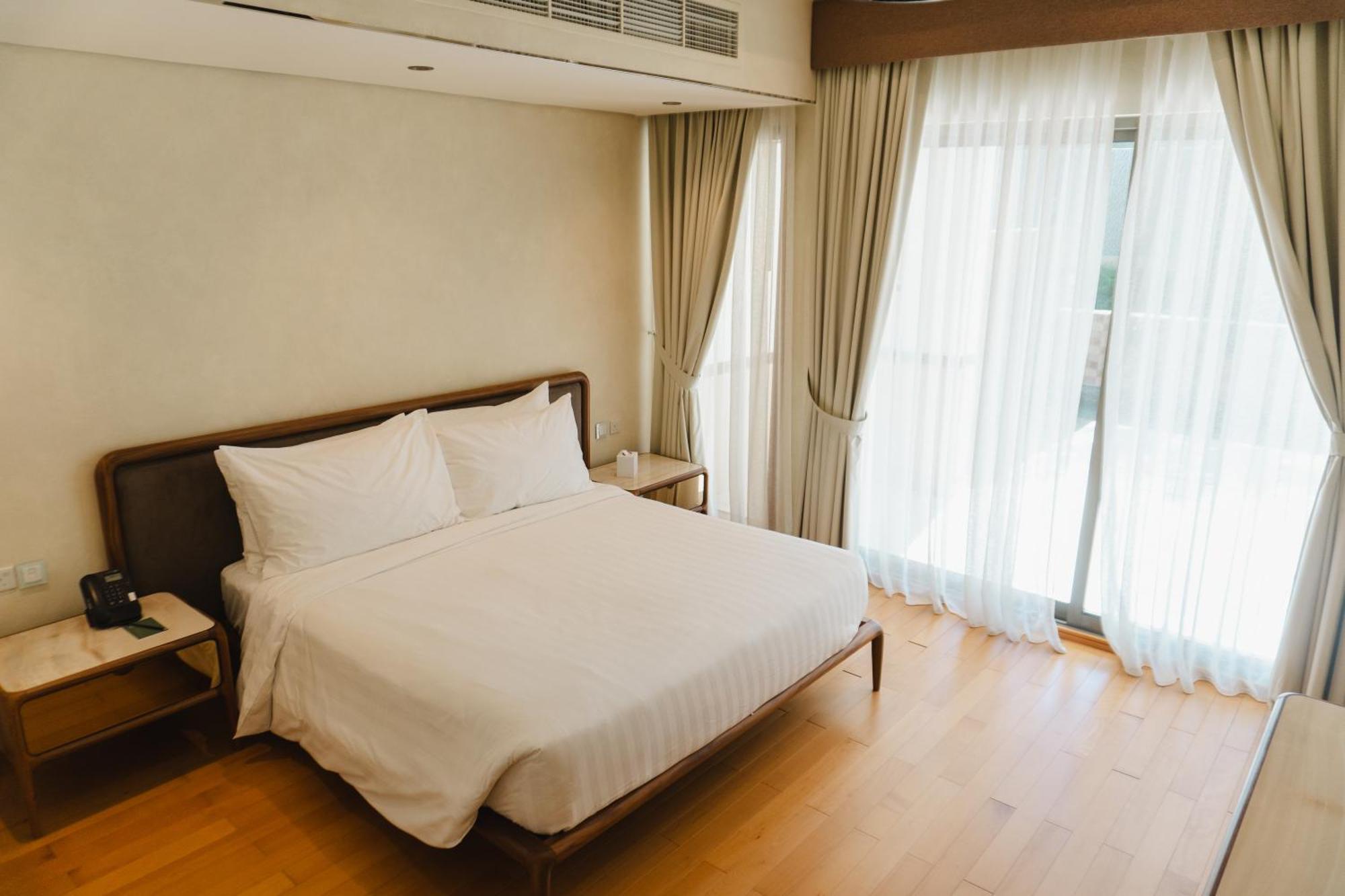 Palavra Resort Manama Ngoại thất bức ảnh A bedroom at the hotel