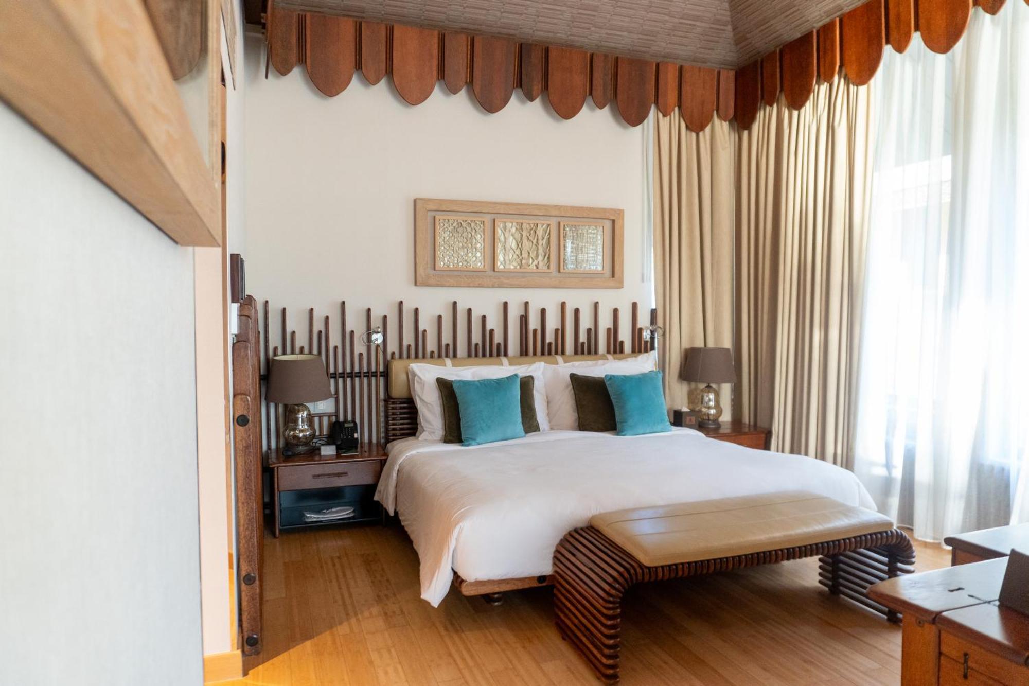 Palavra Resort Manama Ngoại thất bức ảnh A bedroom at the hotel