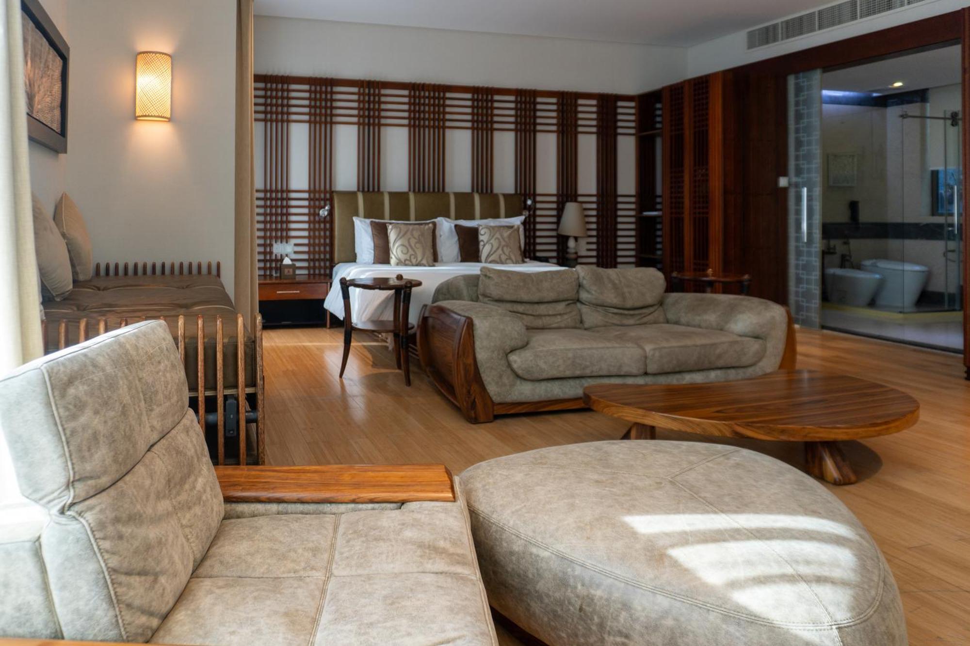 Palavra Resort Manama Ngoại thất bức ảnh A suite at the hotel