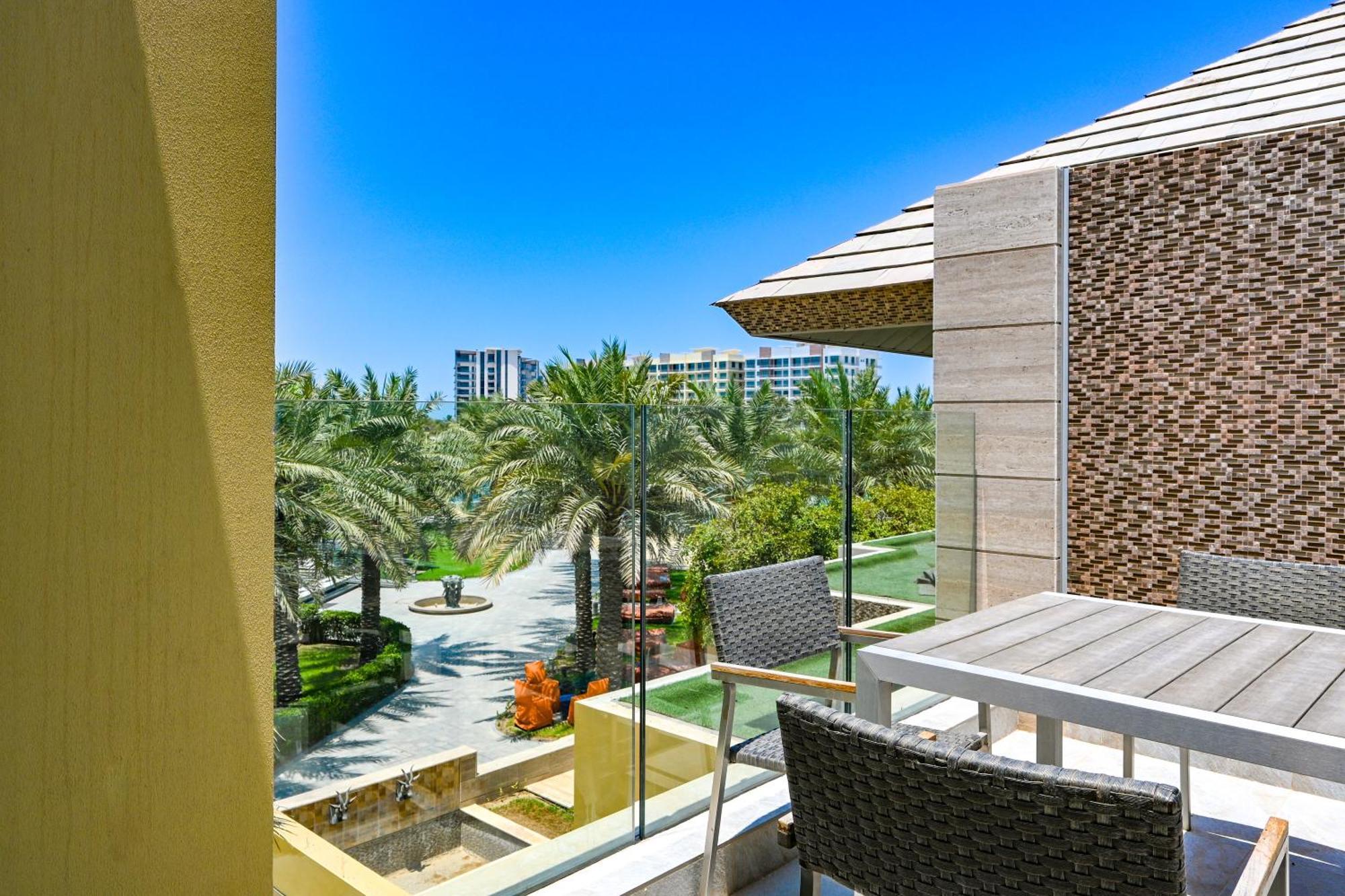 Palavra Resort Manama Ngoại thất bức ảnh View from a suite