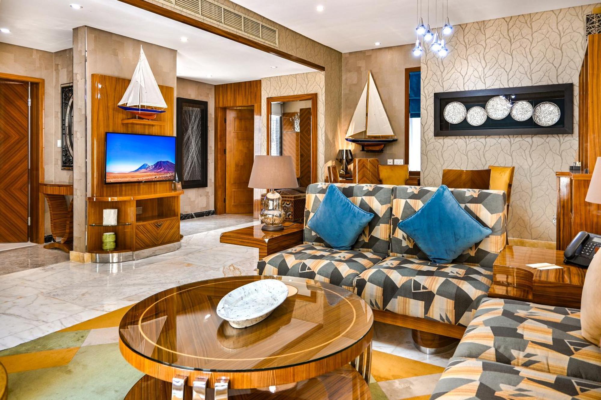 Palavra Resort Manama Ngoại thất bức ảnh A suite at the hotel