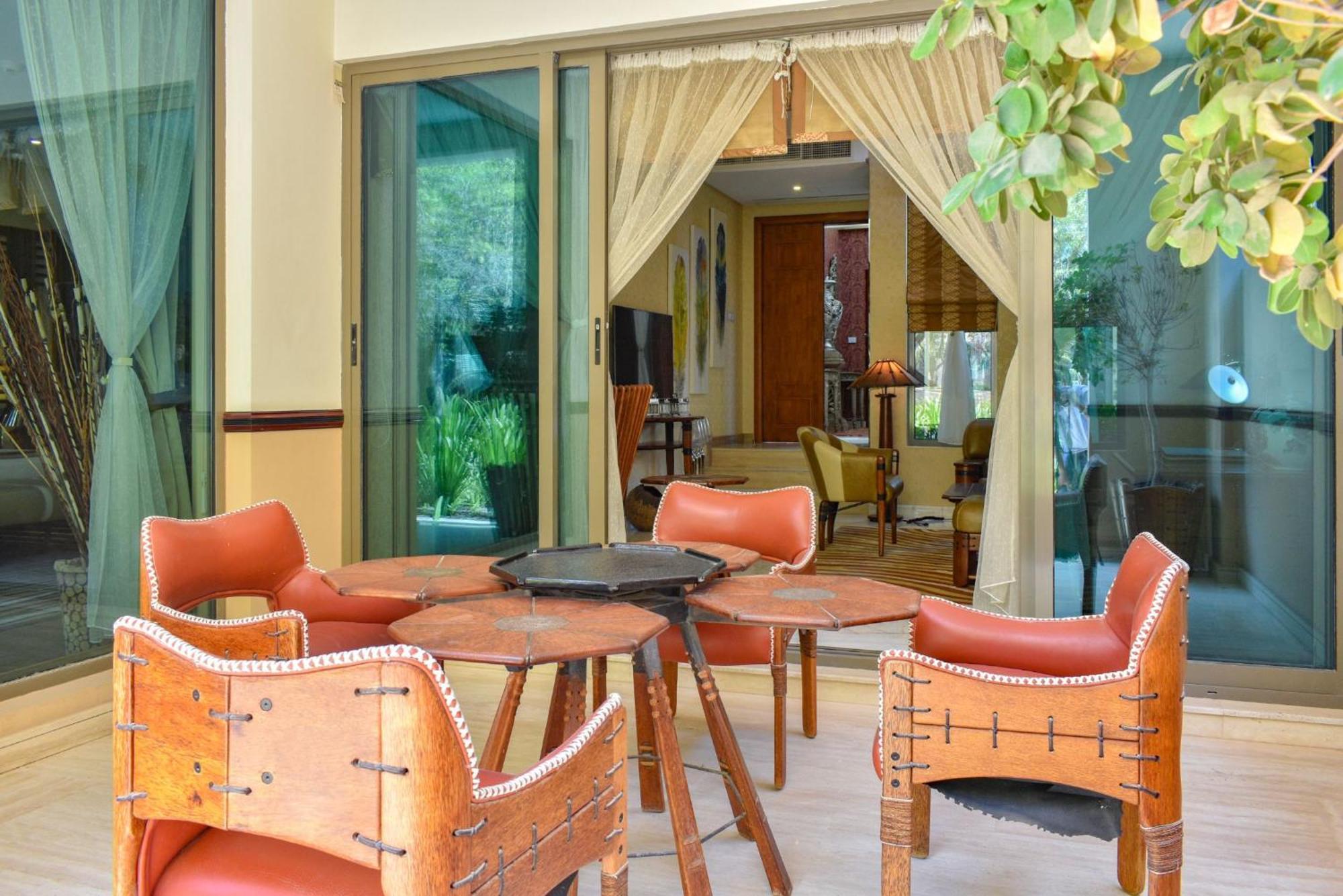 Palavra Resort Manama Ngoại thất bức ảnh The interior of a suite at the hotel