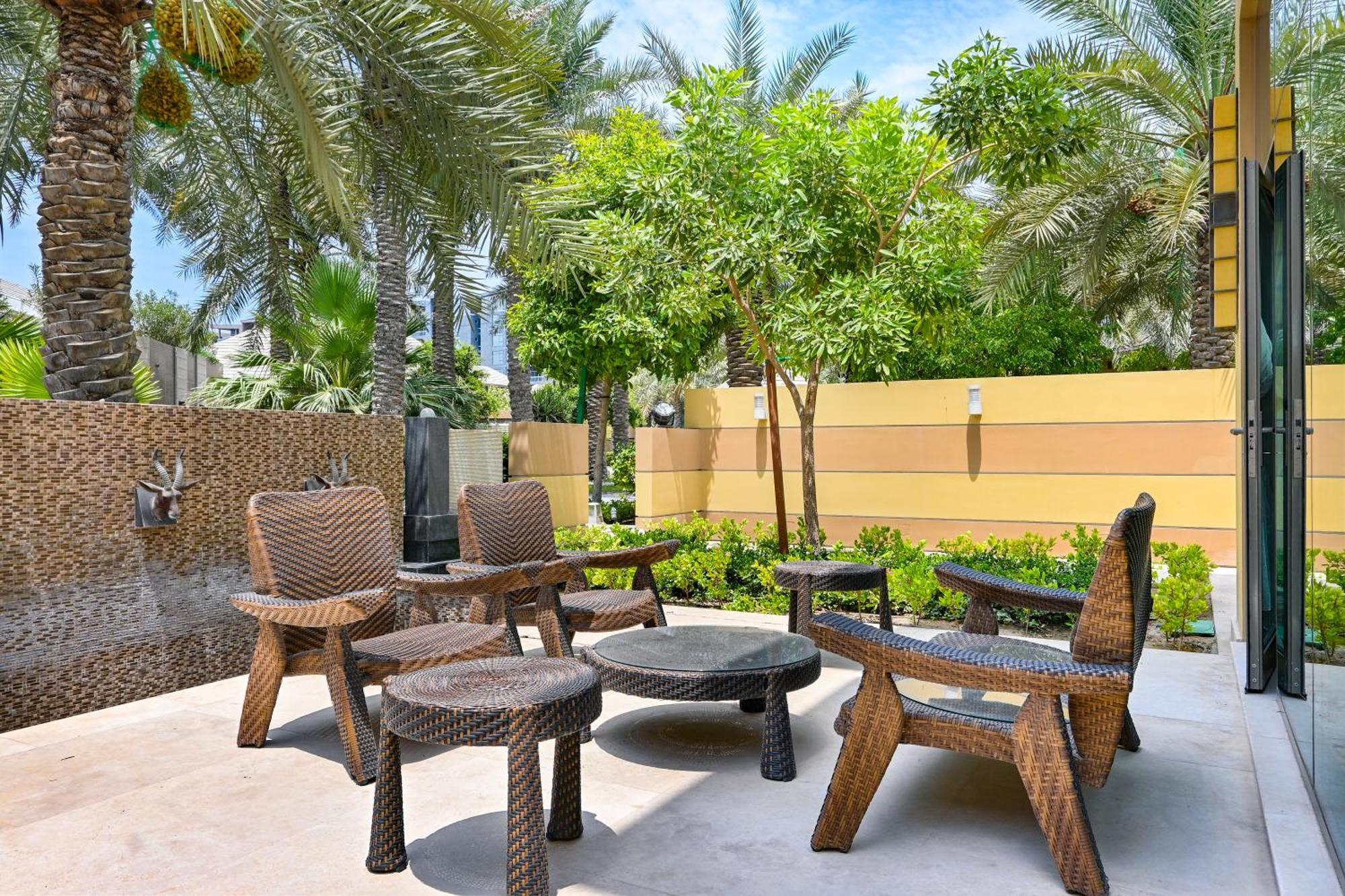 Palavra Resort Manama Ngoại thất bức ảnh The Palm Beach Hotel