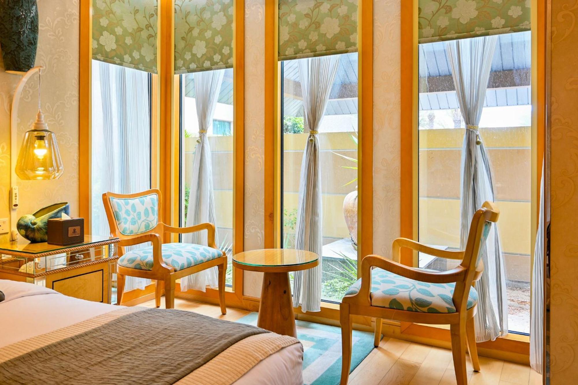 Palavra Resort Manama Ngoại thất bức ảnh A room at the hotel